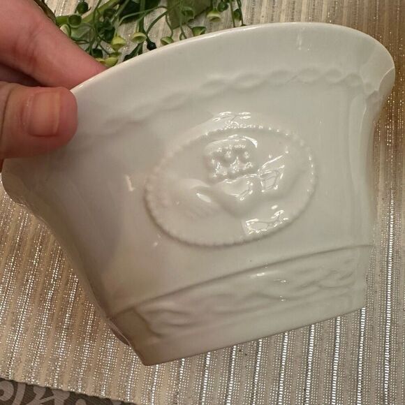Belleek Ireland Classic Claddagh Cereal Bowl White 2 pieces lightweight - Picture 3 of 8
